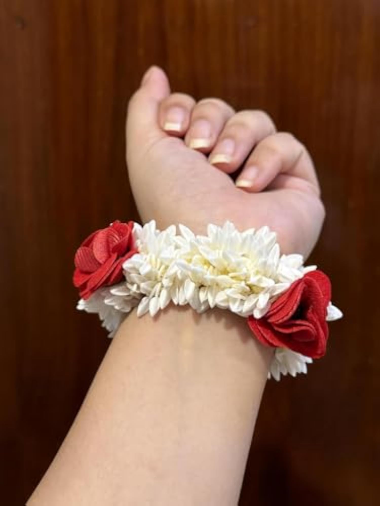White-Red Mix Gajra Sample Piece